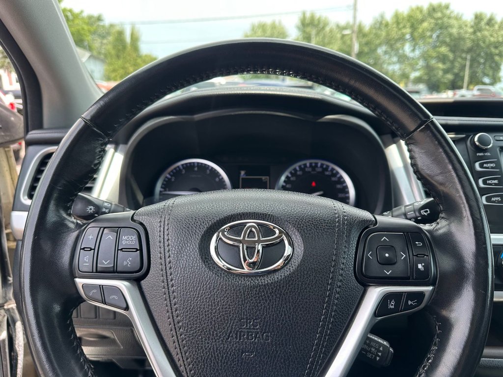2018 Toyota Highlander XLE AWD 7 passagers CUIR TOIT in St-Jean-Sur-Richelieu, Quebec - 17 - w1024h768px