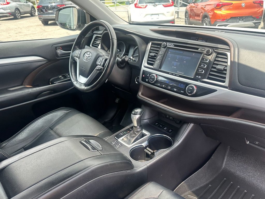 2018 Toyota Highlander XLE AWD 7 passagers CUIR TOIT in St-Jean-Sur-Richelieu, Quebec - 12 - w1024h768px