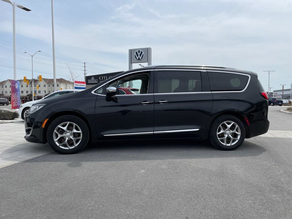 2017 Chrysler Pacifica Limited in Oshawa, Ontario - 6 - w1024h768px