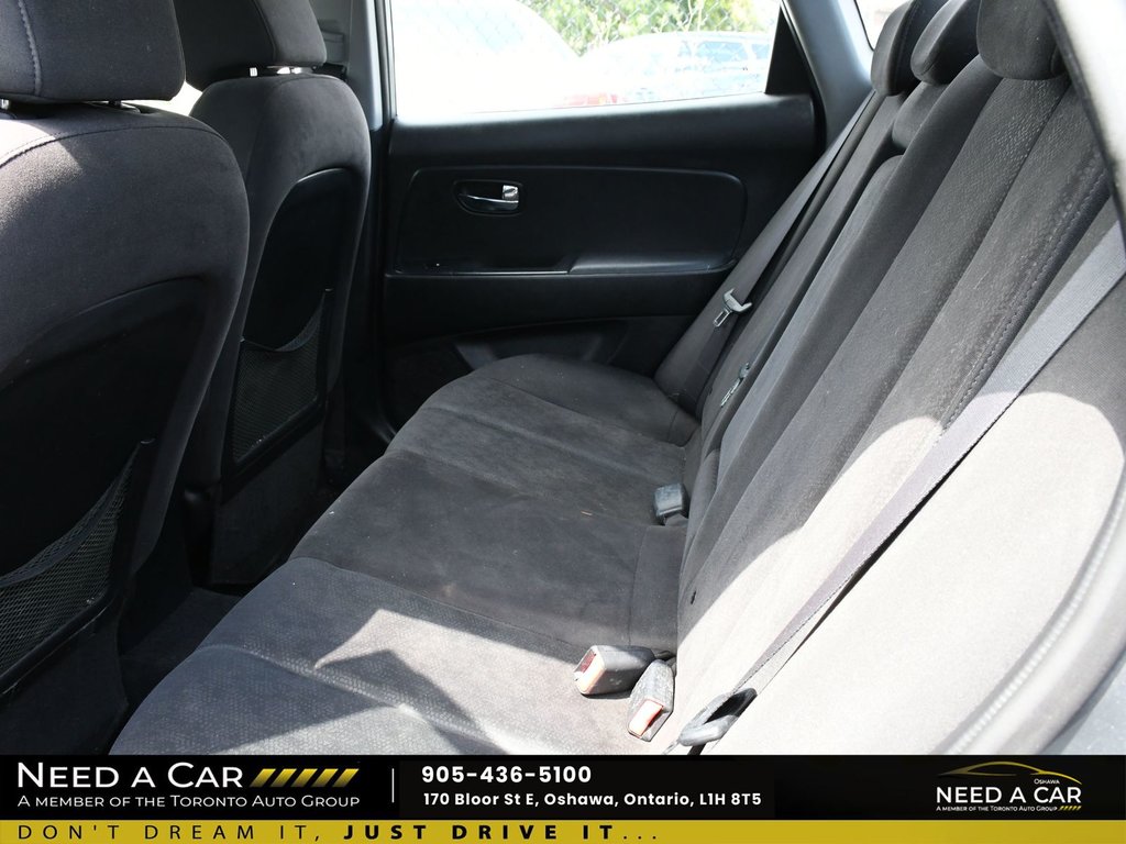 2010 Hyundai Elantra GL in Oshawa, Ontario - 11 - w1024h768px