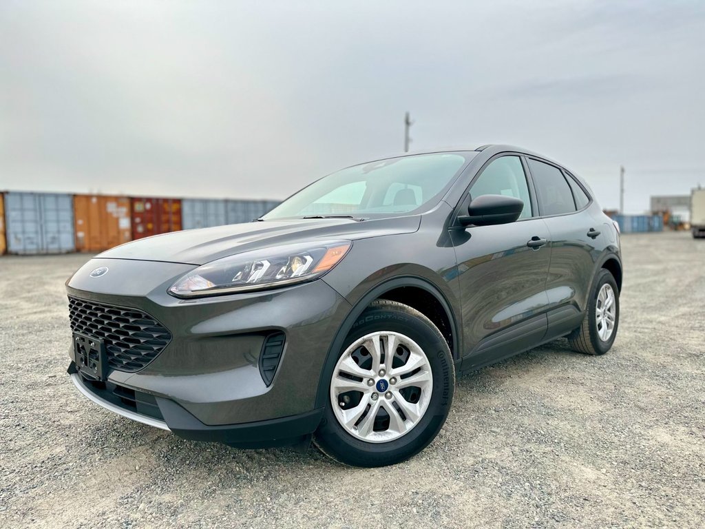 2020 Ford Escape S in Thunder Bay, Ontario - 1 - w1024h768px