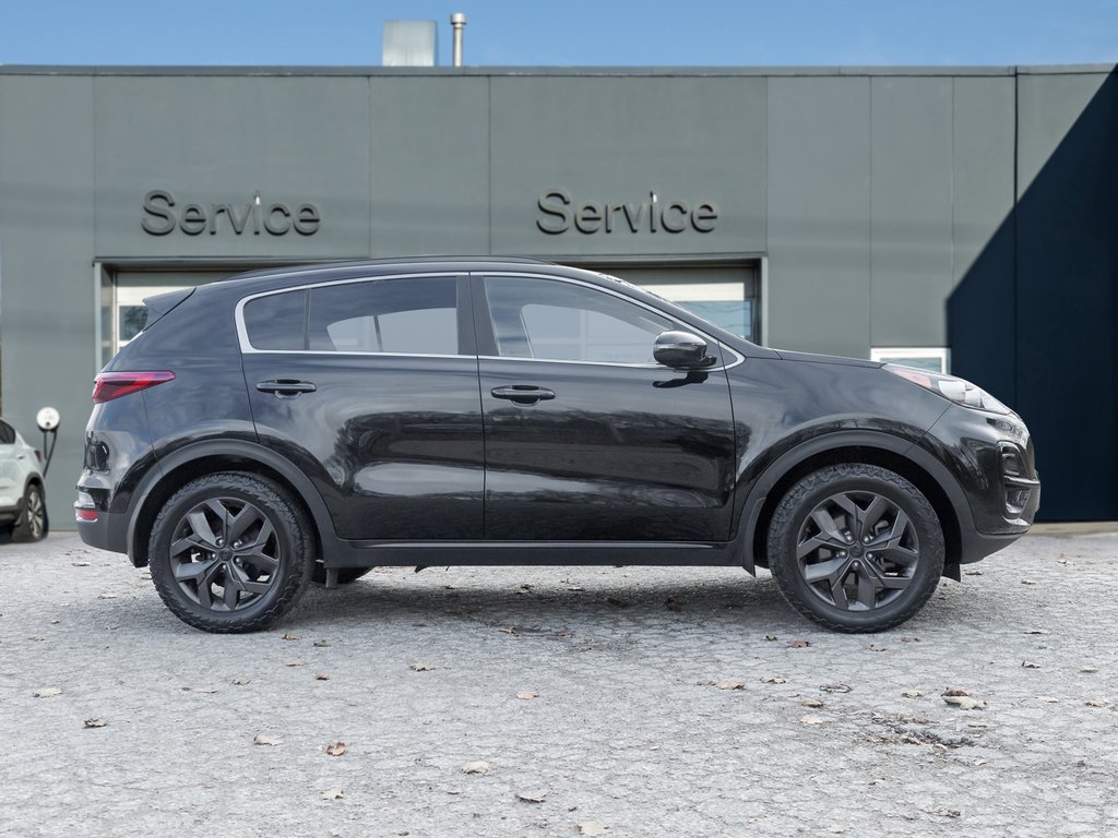 Kia Sportage LX Nightsky Edition   TRADE IN  2 SETS OF WHEELS 2022-4