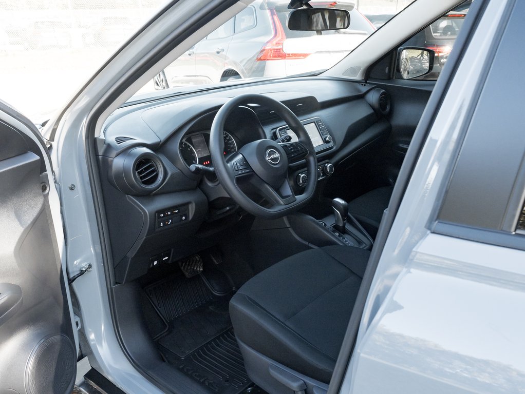 2025 Nissan Kicks Play S FWD/ SAFETY CERTIFIED/ ONE OWNER / ACCIDENT FREE-5