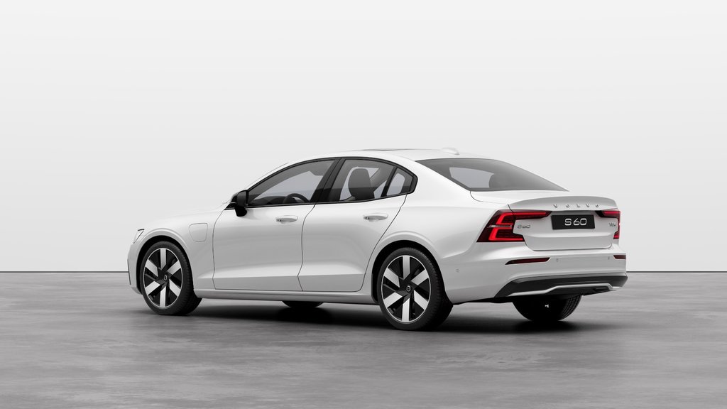 2025 Volvo S60 Plug-In Hybrid T8 AWD Ultra Dark Theme-1