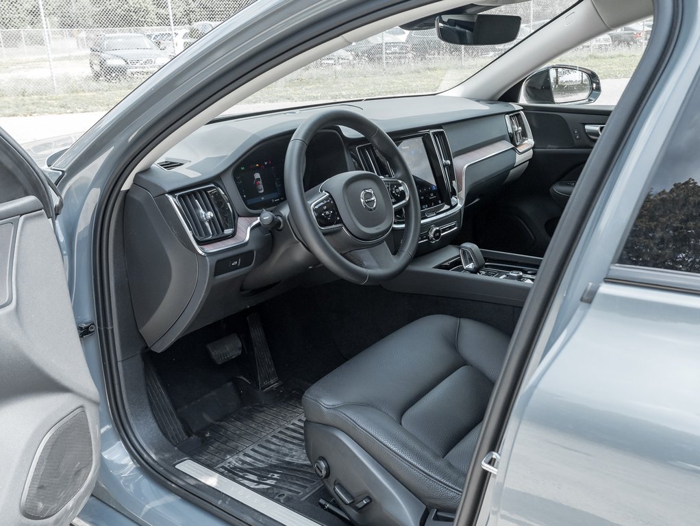 2024 Volvo S60 B5 AWD Plus Dark Theme  19ALLOY WHEEL  CPO-6