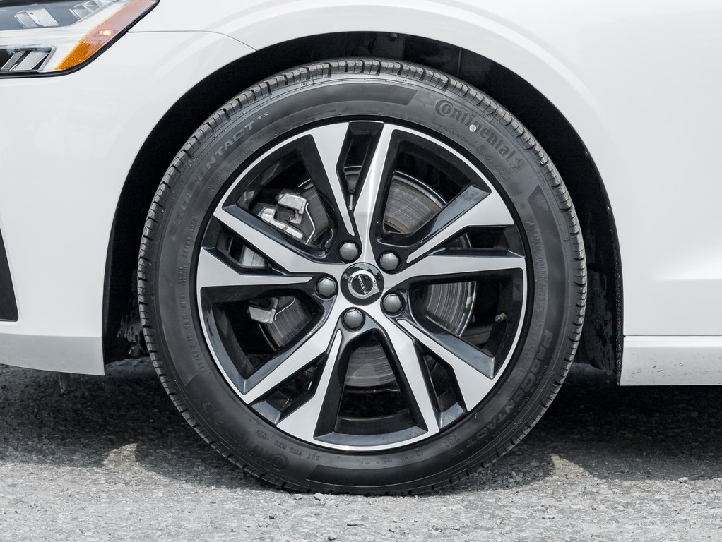 2024 Volvo S60 B5 AWD Core Dark Theme  18 ALLOY WHEEL  VOLVO CPO-3