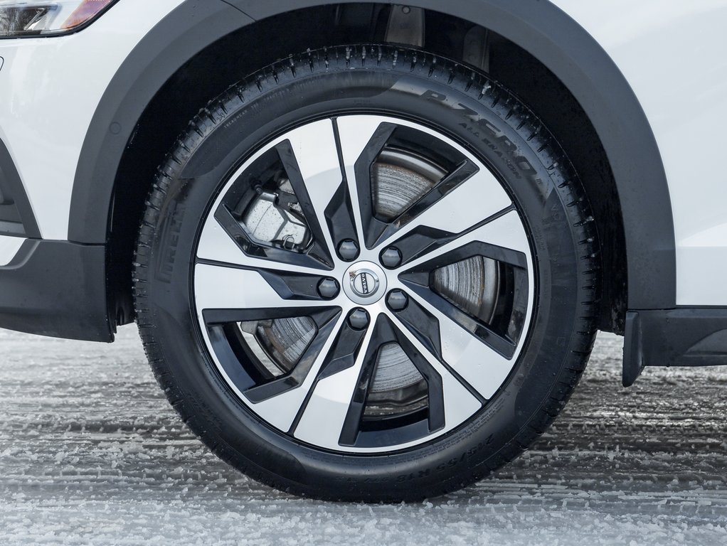 2025 Volvo V60 Cross Country B5 AWD Plus  STATION WAGON  BLOND LEATHER SEATS-3