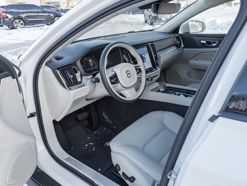 2025 Volvo V60 Cross Country B5 AWD Plus  STATION WAGON  BLOND LEATHER SEATS-6