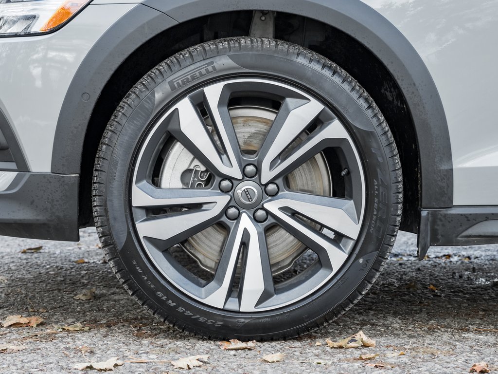 2025 Volvo V60 Cross Country B5 AWD Plus  19 ALLOY WHEELS  STATION WAGON-3