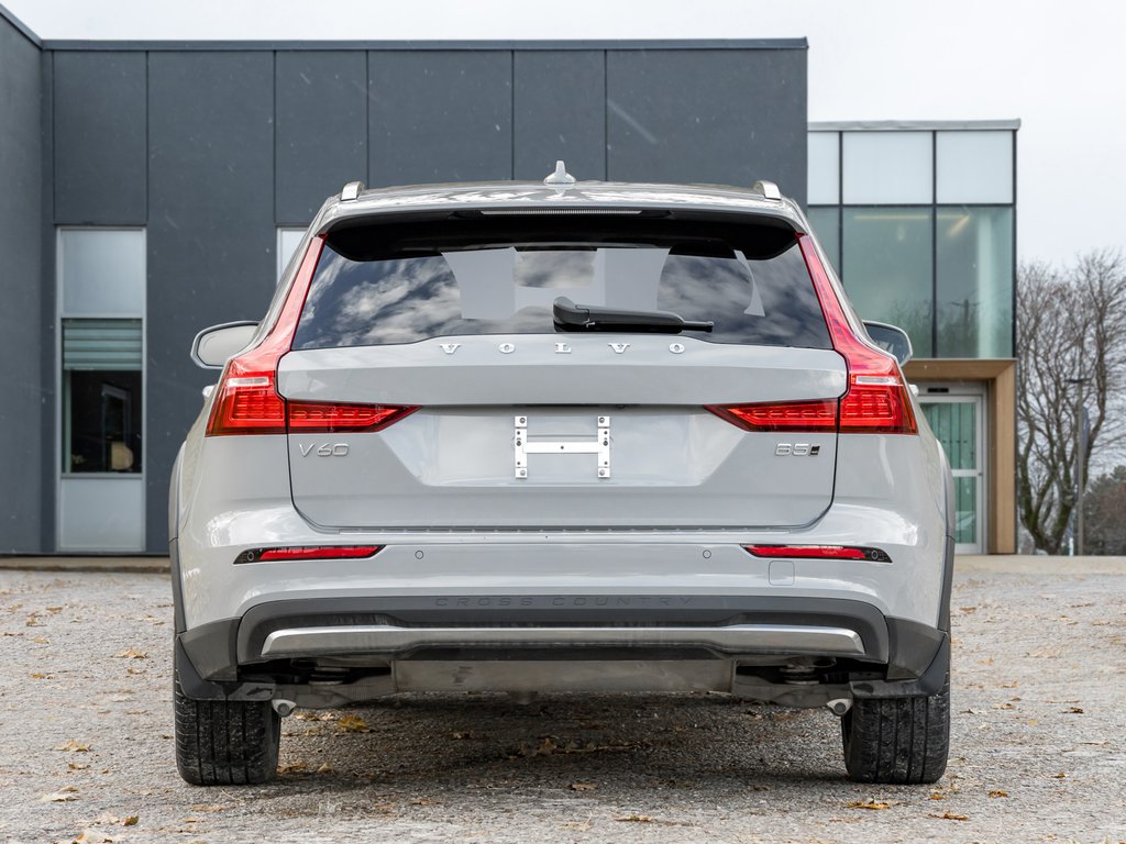 2025 Volvo V60 Cross Country B5 AWD Plus  19 ALLOY WHEELS  STATION WAGON-4
