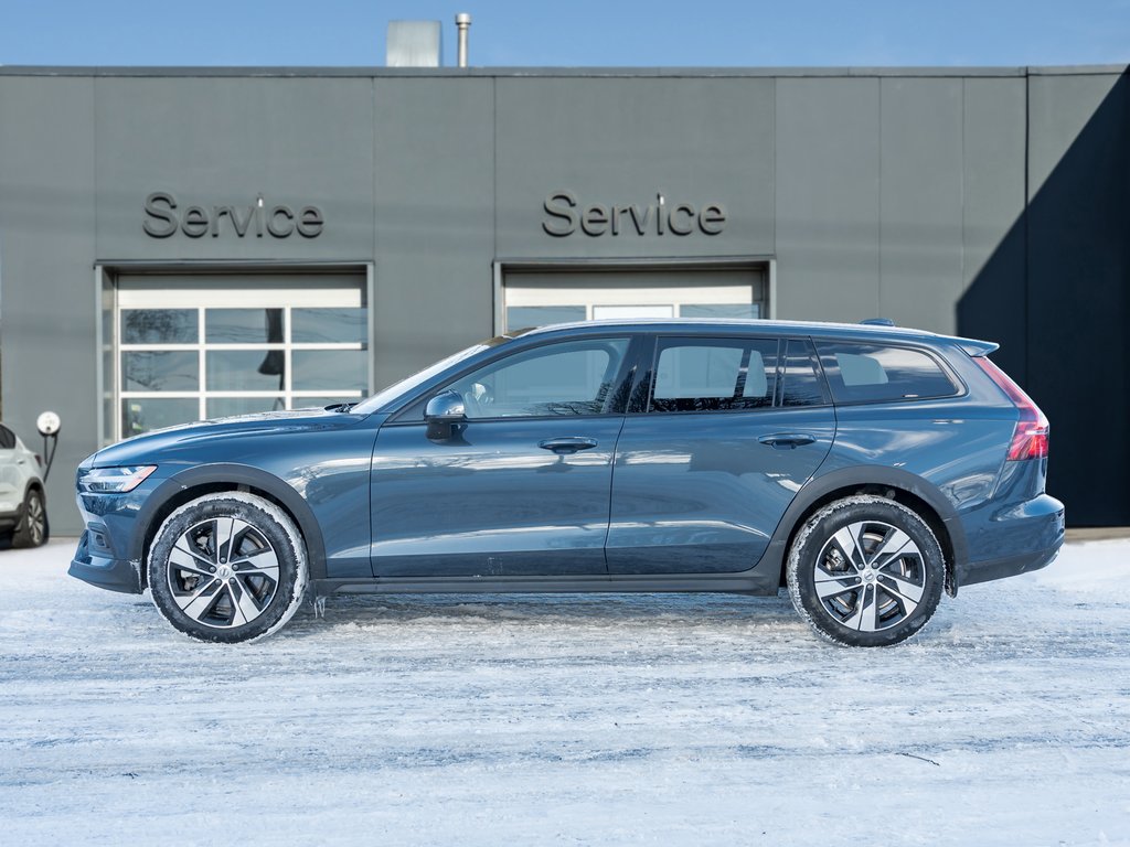 Volvo V60 Cross Country B5 AWD Plus  CPO RATE fr 3.49%*  STATION WAGON 2025-2