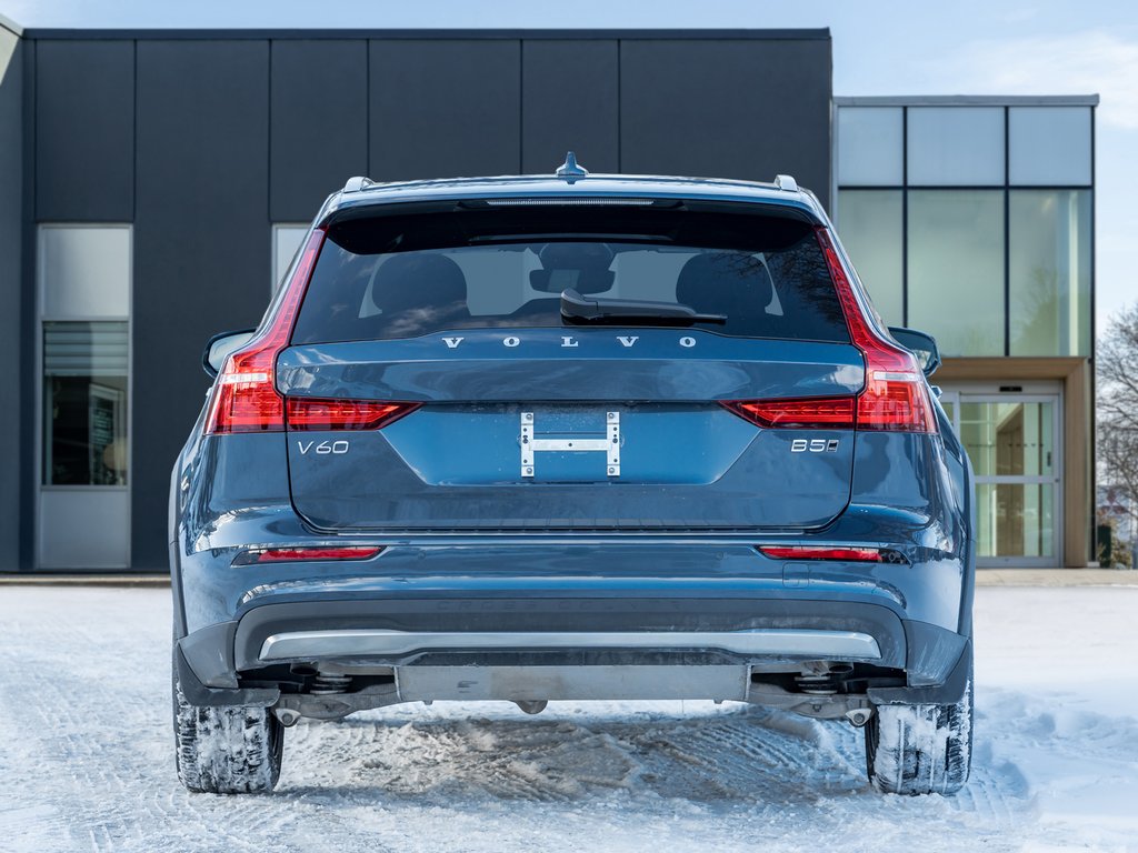 Volvo V60 Cross Country B5 AWD Plus  CPO RATE fr 3.49%*  STATION WAGON 2025-5