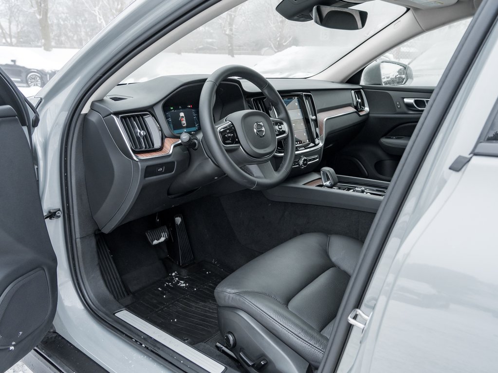 Volvo V60 Cross Country B5 AWD Core  18 ALLOY WHEELS  STATION WAGON  CPO 2025-6