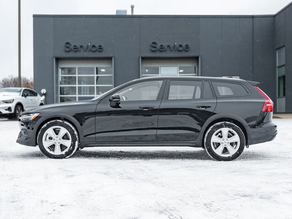 Volvo V60 Cross Country B5 AWD Core  LOW KM  NEARLY NEW  VOLVO CPO 2025-2