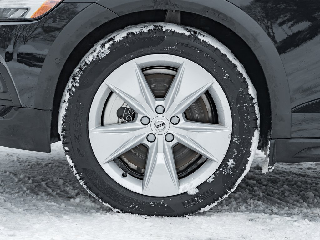 Volvo V60 Cross Country B5 AWD Core  LOW KM  NEARLY NEW  VOLVO CPO 2025-3