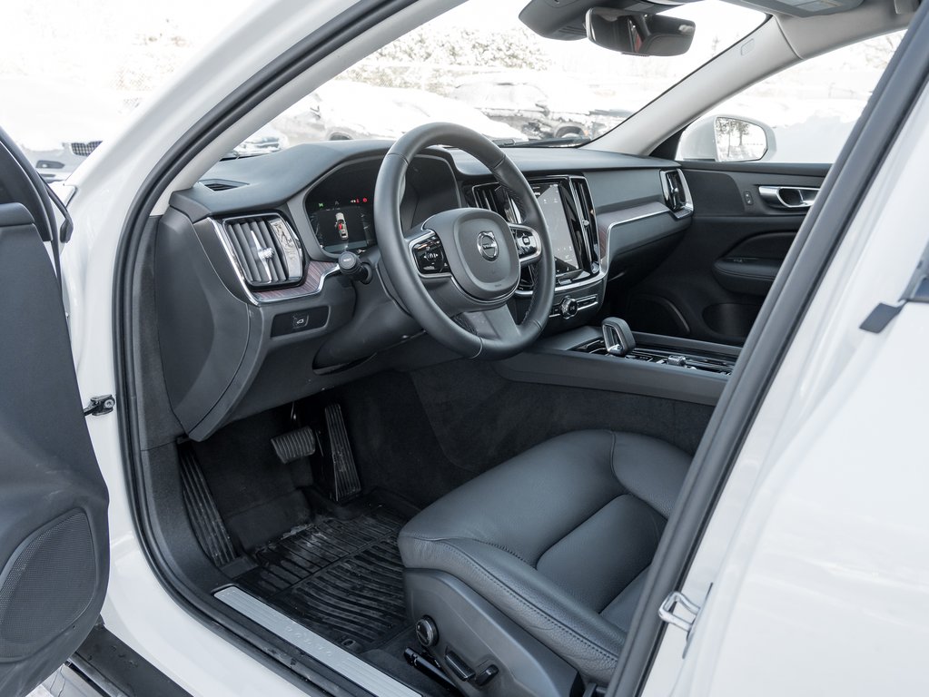 Volvo V60 Cross Country B5 AWD PLUS  19 ALLOY WHEELS  CLIMATE PACK  CPO 2025-6