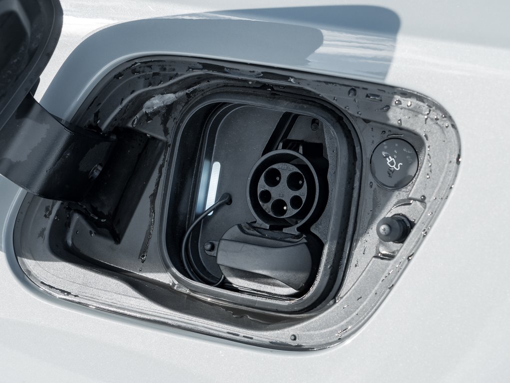 Volvo XC40 Recharge Pure Electric Twin eAWD Core  CPO FINANCE RATE 3.49%*-4%* 2024-2