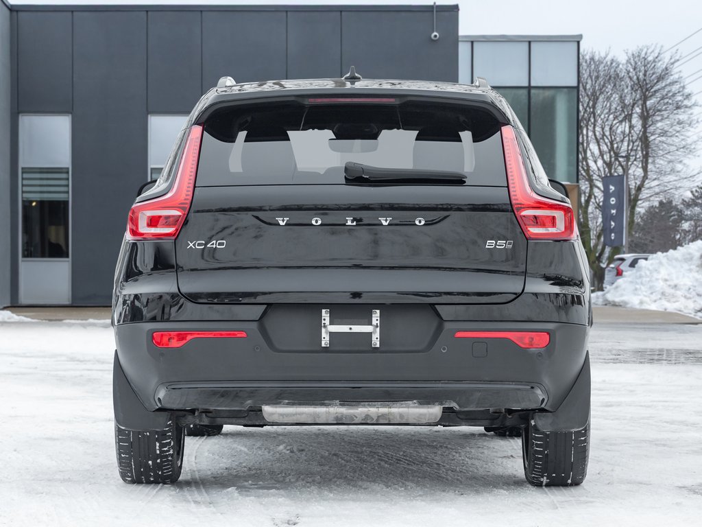 Volvo XC40 B5 AWD Ultimate Dark Theme  TRADE IN  VOLVO CPO 2024-5
