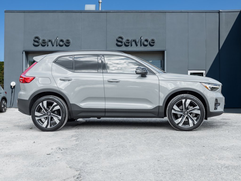 2025 Volvo XC40 B5 AWD Ultra Dark Theme  CPO  NEARLY NEW OFF LEASE-4