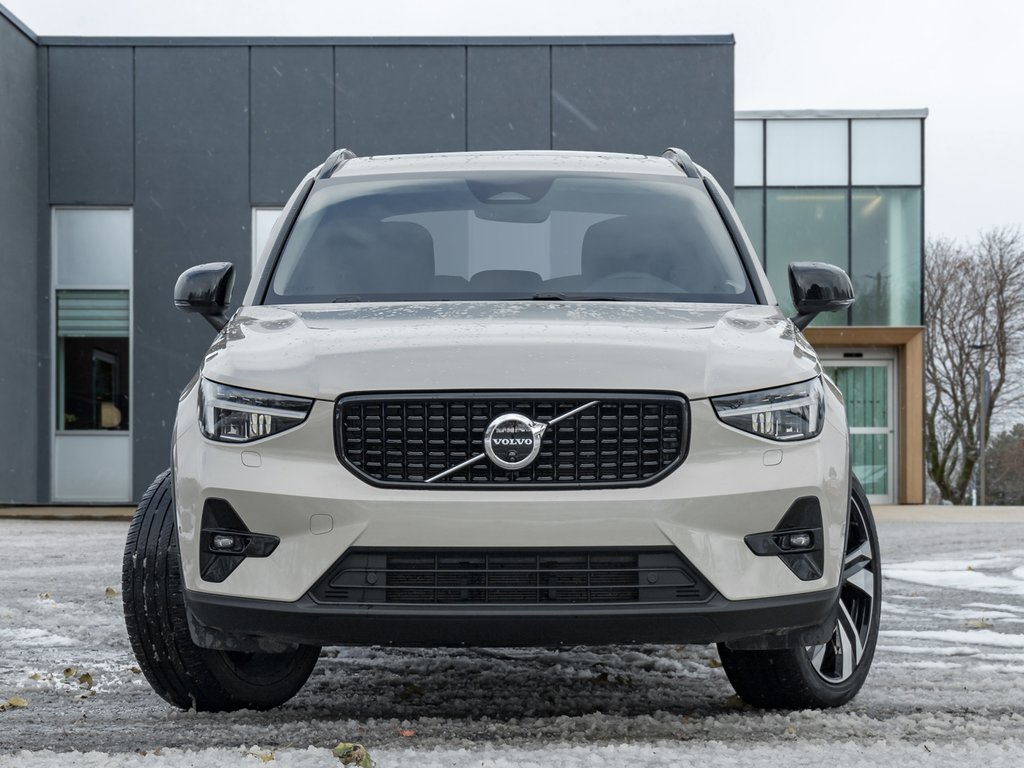 2025 Volvo XC40 B5 AWD Plus Dark Theme  20 ALLOY WHEEL  VOLVO CPO-1