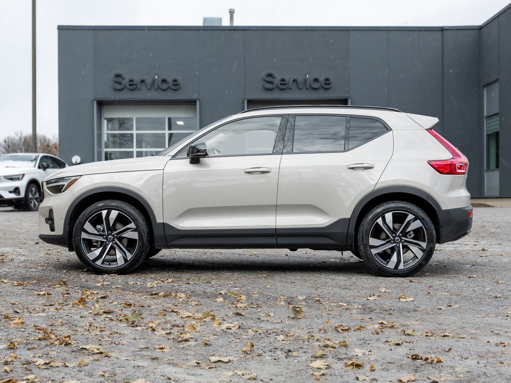 2025 Volvo XC40 B5 AWD Plus Dark Theme  CLIMATE PACK  22 WHEELS-2