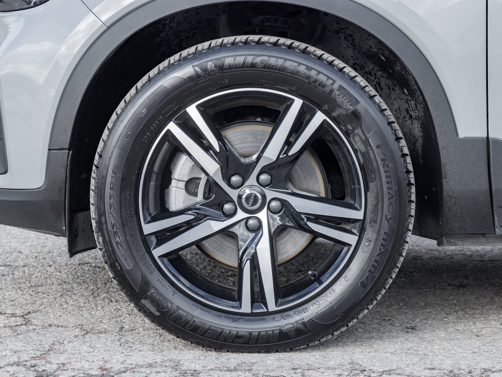 2025 Volvo XC40 B5 AWD Core Bright Theme  LIKE NEW  VOLVO CPO-3