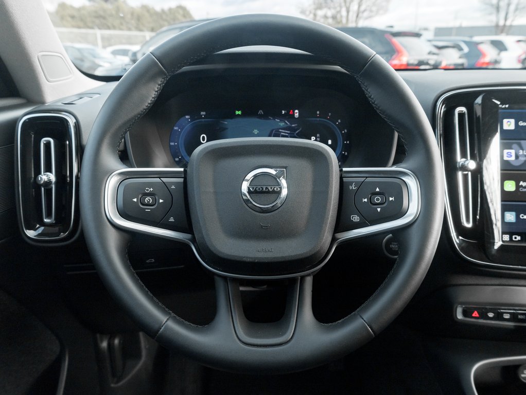 2025 Volvo XC40 B5 AWD Core Bright Theme POWER PANO ROOF-VOLVO CPO-7