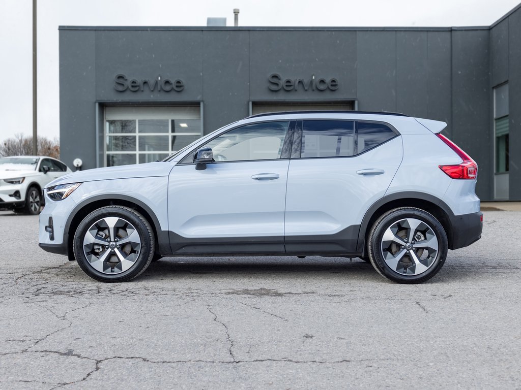 Volvo XC40 B5 AWD Plus Dark Theme CLOUD BLUE VOLVO CPO 2025-2