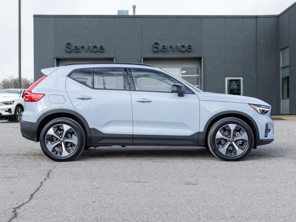 Volvo XC40 B5 AWD Plus Dark Theme CLOUD BLUE VOLVO CPO 2025-4