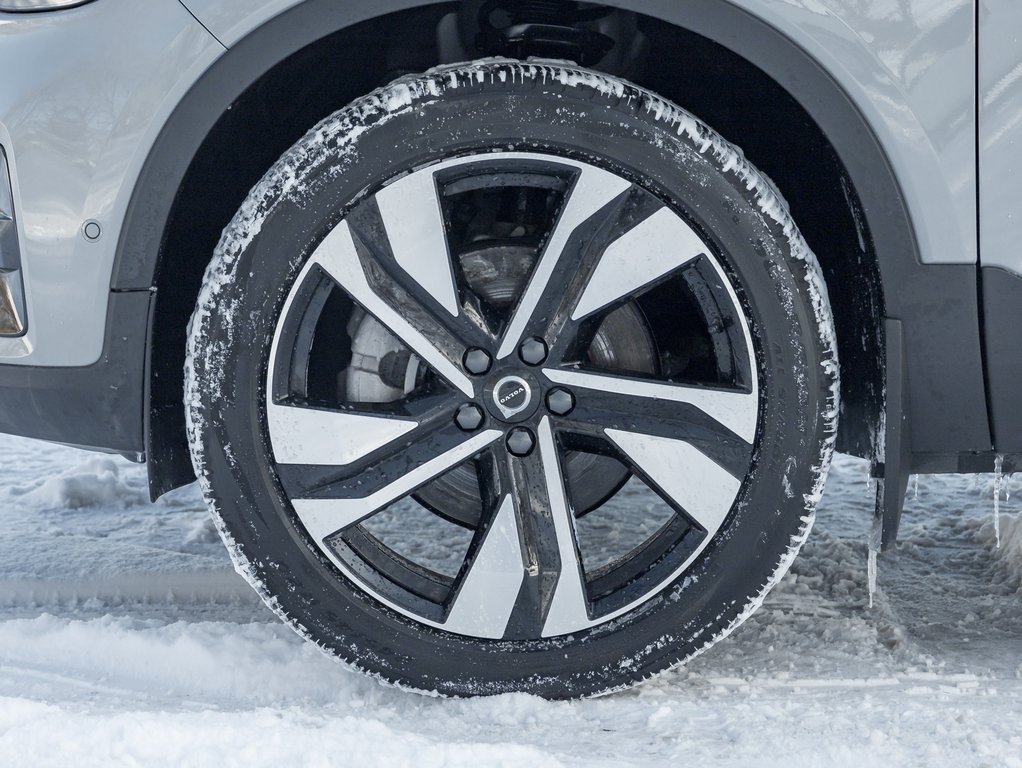 Volvo XC40 B5 AWD Plus Dark Theme  20 ALLOY WHEELS  CPO 2025-3