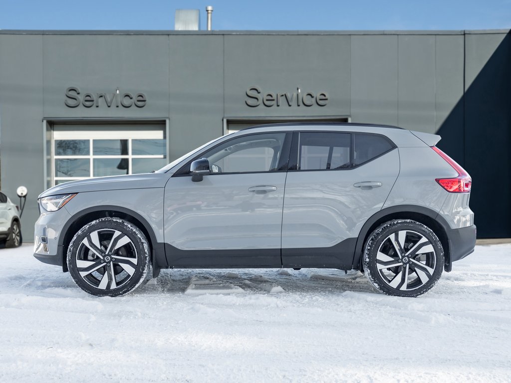 Volvo XC40 B5 AWD Plus Dark Theme  20 ALLOY WHEELS  CPO 2025-2