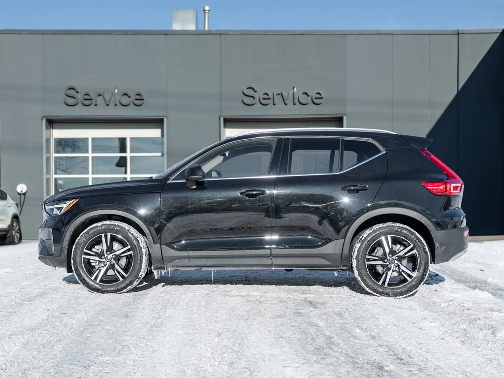 Volvo XC40 B5 AWD Core  LOW KM  CLIMATE PACK  CPO 2025-2