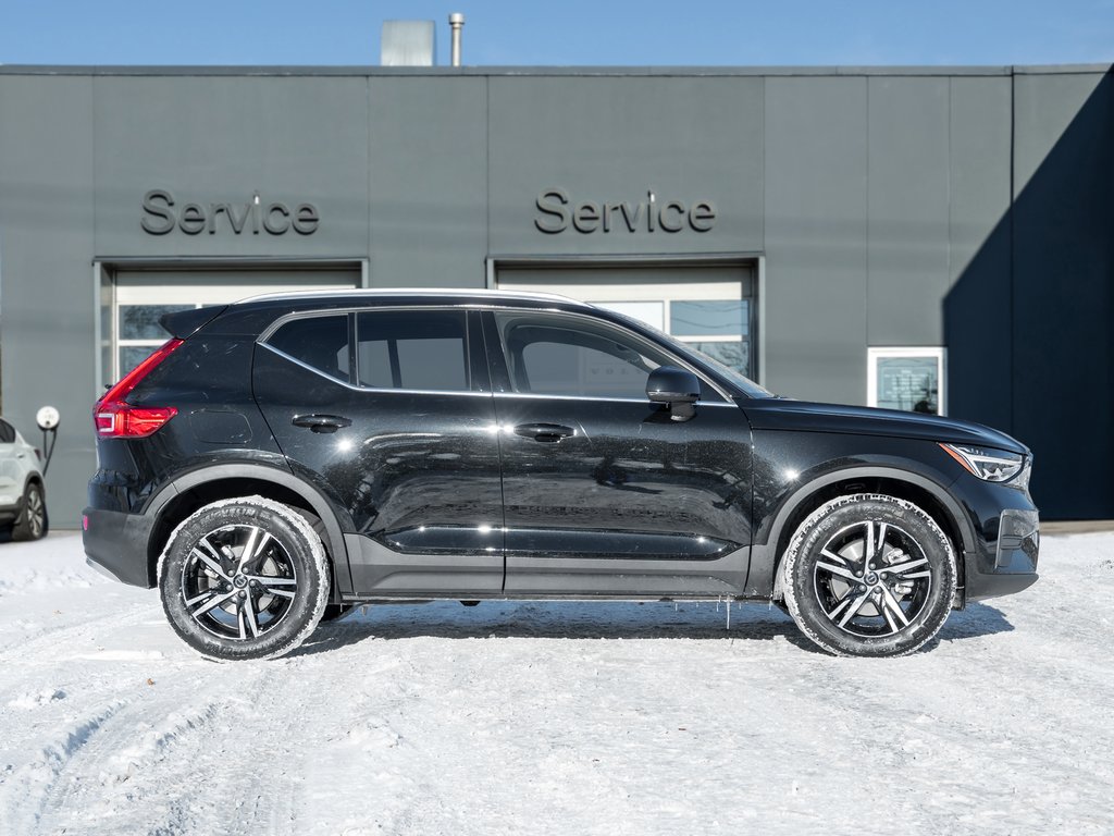 Volvo XC40 B5 AWD Core  LOW KM  CLIMATE PACK  CPO 2025-4