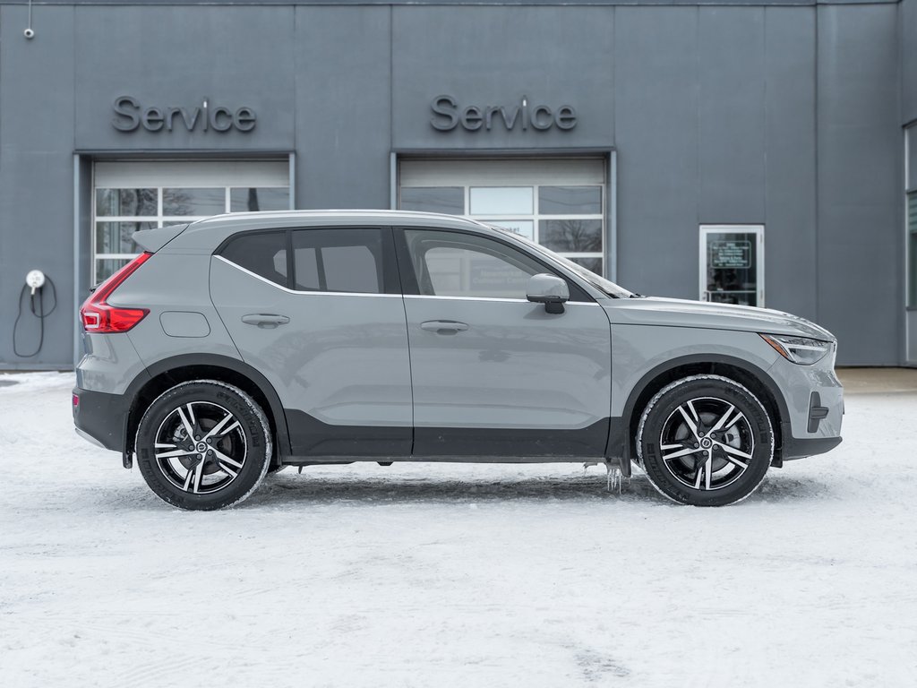 Volvo XC40 B5 AWD Core Bright Theme  CPO FIN RATE  3.49%-4%* 2025-4