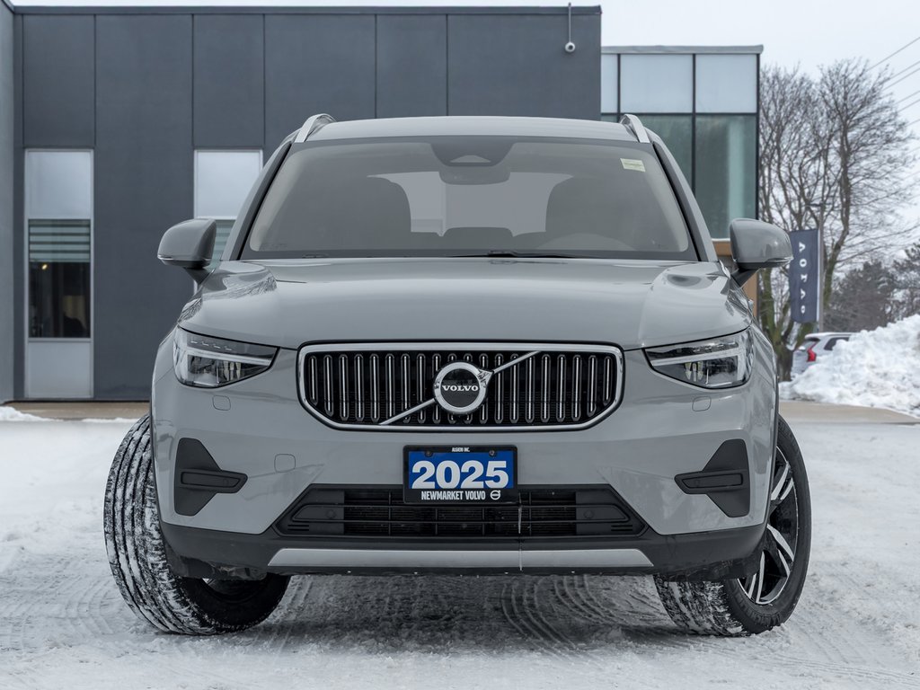 Volvo XC40 B5 AWD Core Bright Theme  CPO FIN RATE  3.49%-4%* 2025-1