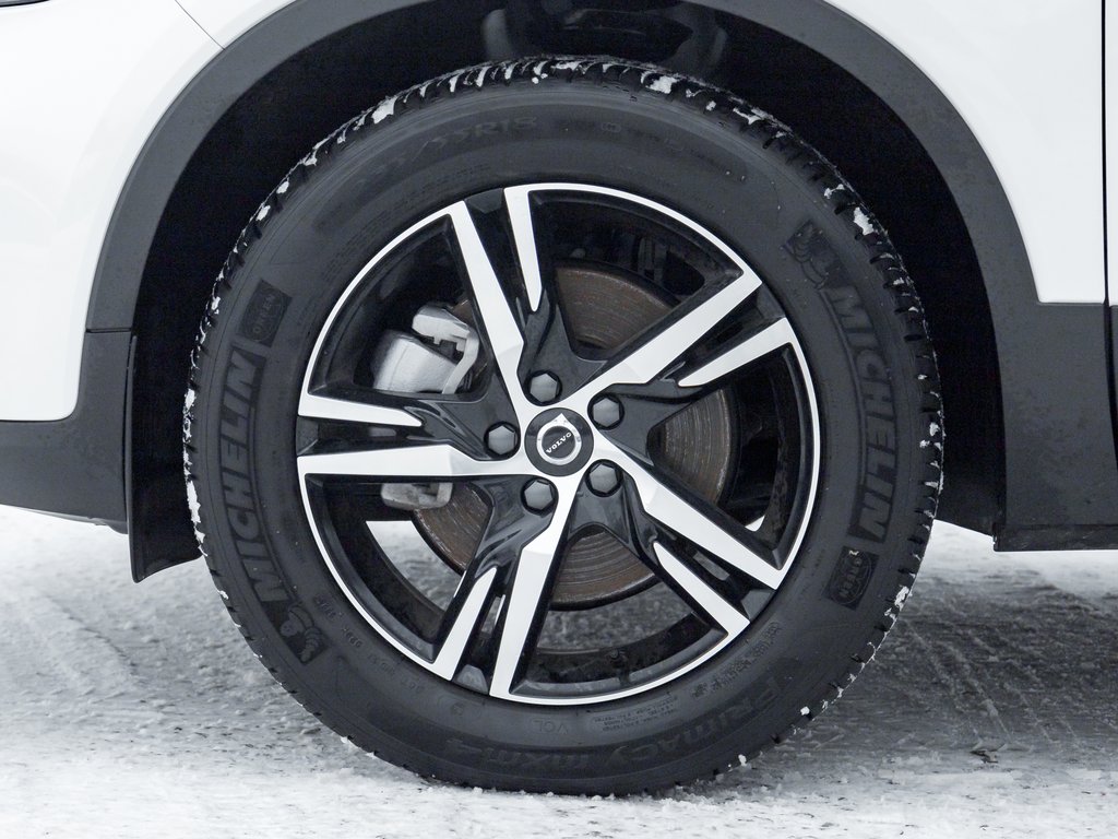 2025 Volvo XC40 B5 AWD Bright Theme  CPO FINANCE RATE fr 3.49%*-3