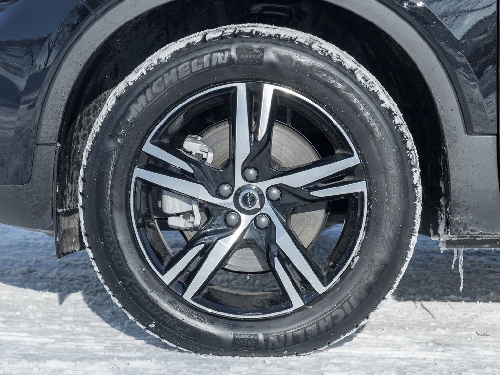 2025 Volvo XC40 B5 AWD Core Bright Theme  CPO FIN RATE 3.49%*-4%*-3