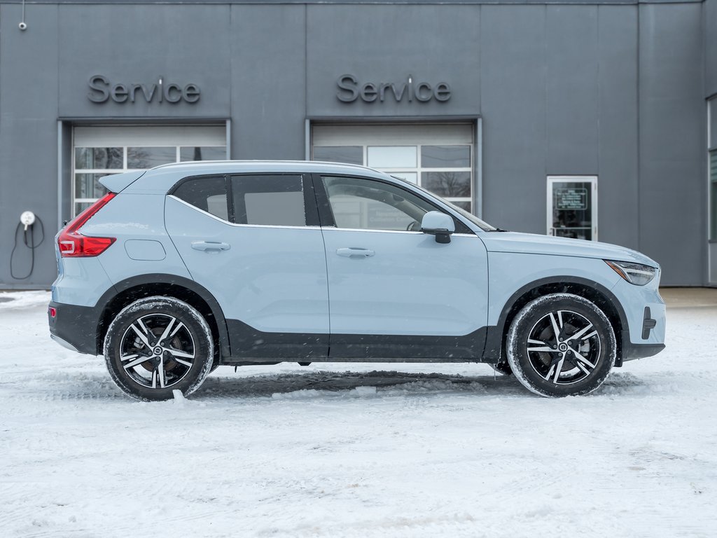 2025 Volvo XC40 B5 AWD Core Bright Theme  CPO FIN RATE 3.49%*-4%*-4