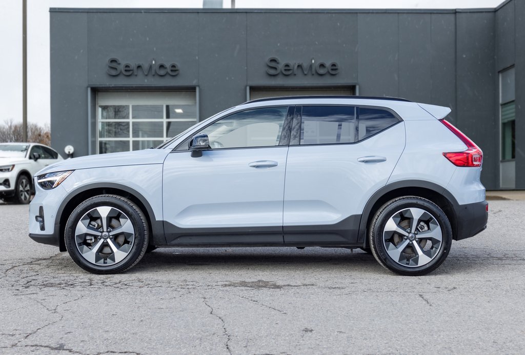Volvo XC40 B5 AWD Plus Dark Theme CLOUD BLUE VOLVO CPO 2025-2