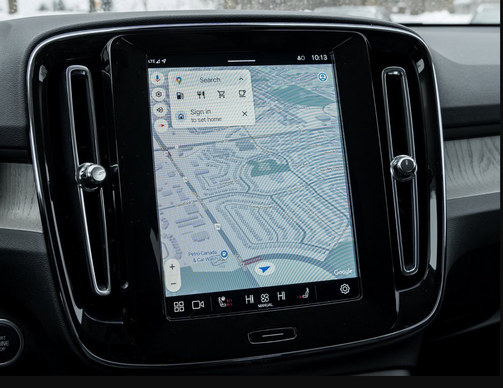 2025 Volvo XC40 B5 AWD Core  CPO FINANCE RATE 3.49%(24M)-4%*(84M)-4