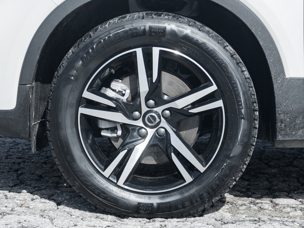 Volvo XC40 B5 AWD Core  CPO FINANCE RATE FROM 3.49%* 2025-3