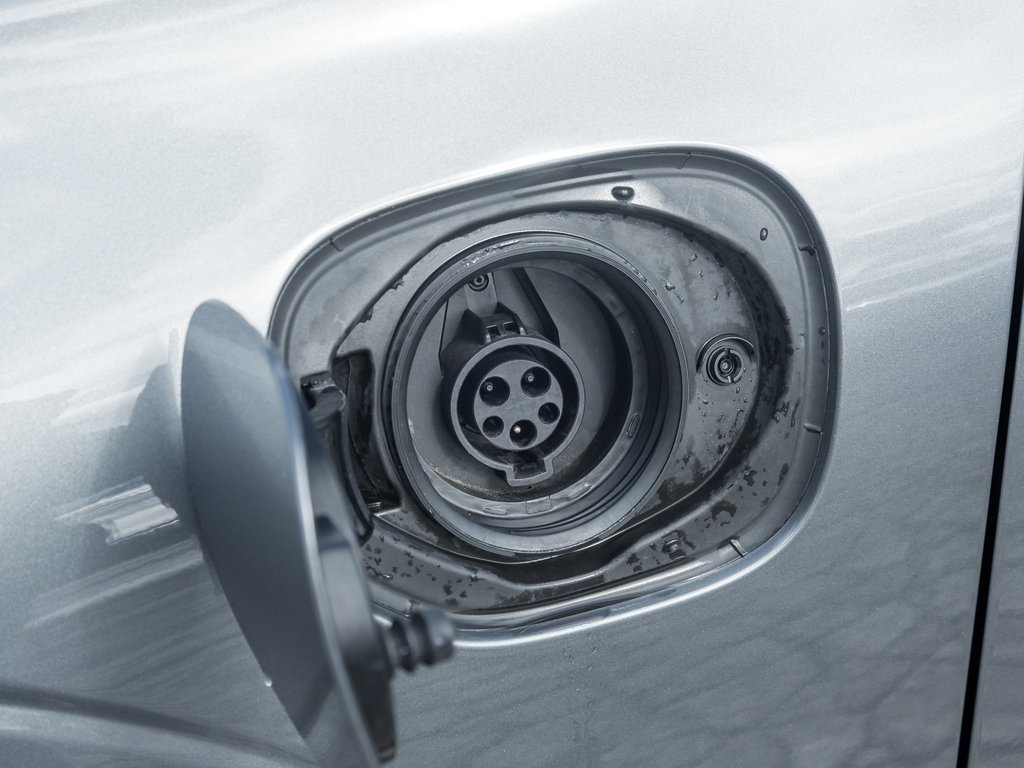 2021 Volvo XC60 Plug-In Hybrid Recharge T8 eAWD  LOW MILEAGE  VOLVO CPO-3