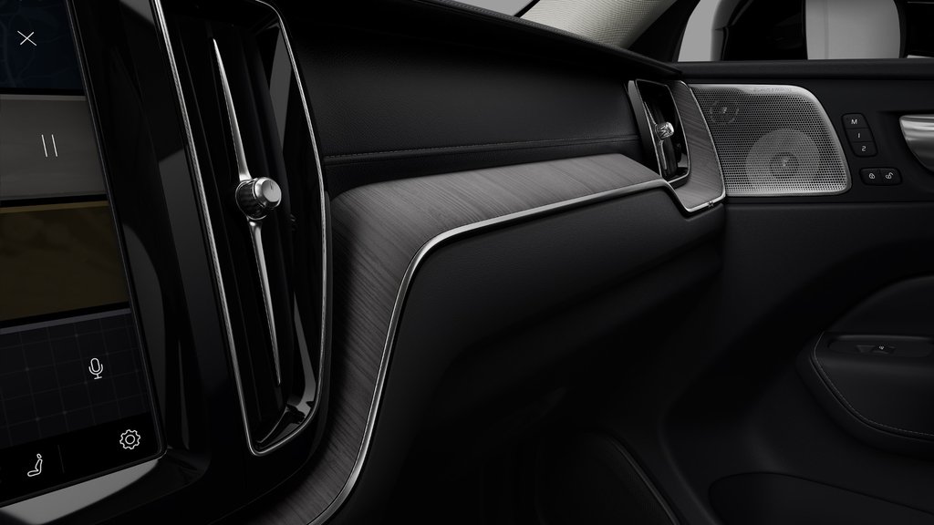 2025 Volvo XC60 B5 AWD Ultra Dark Theme-6