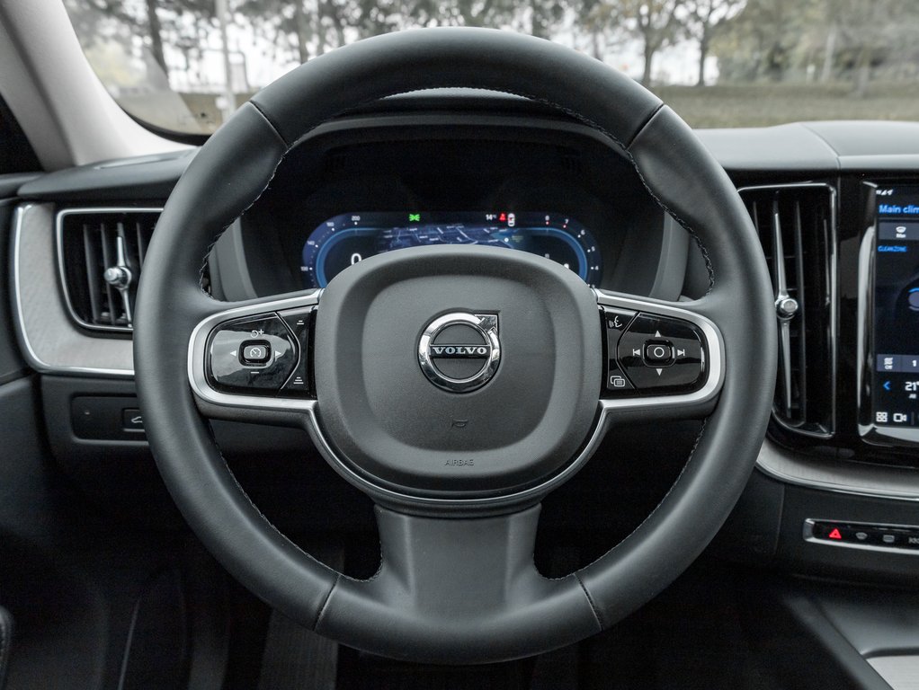 2025 Volvo XC60 B5 AWD Plus Dark Theme NEARLY NEW  CPO-7