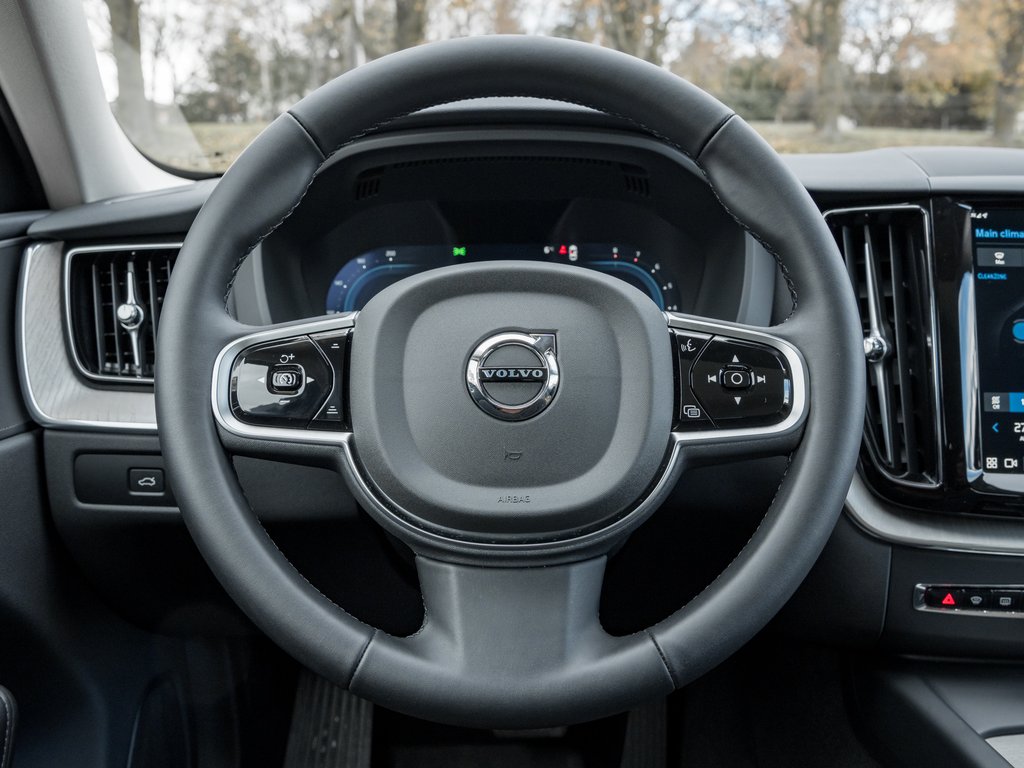 2025 Volvo XC60 B5 AWD Plus Dark Theme-7