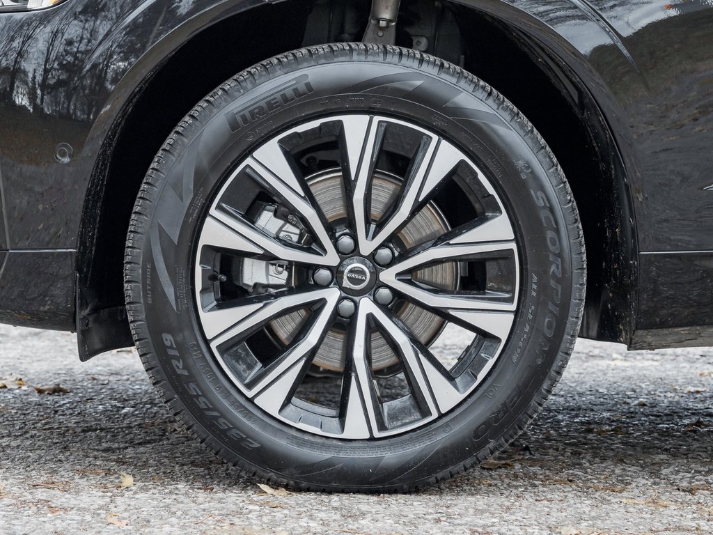 2025 Volvo XC60 B5 AWD Plus Dark Theme-3