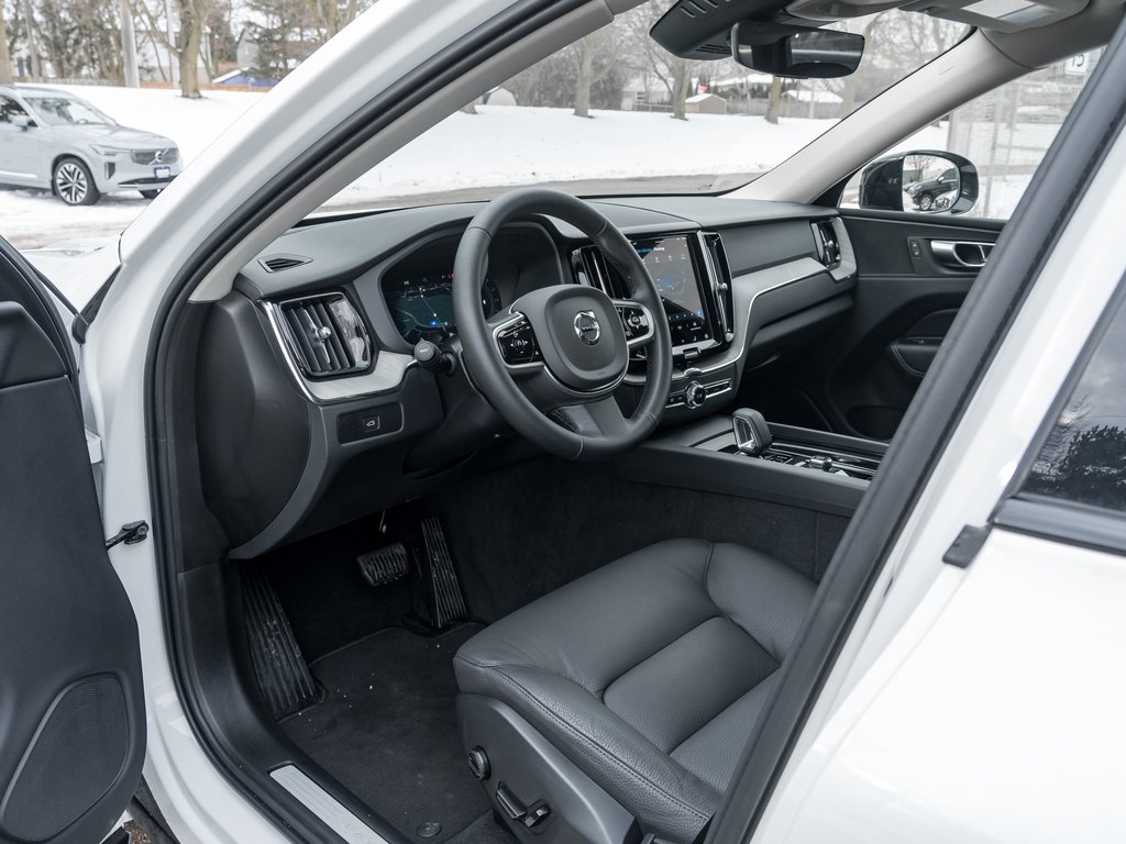 Volvo XC60 B5 AWD Plus Dark Theme 20ALLOY WHEELS LOW KM  CPO 2025-6