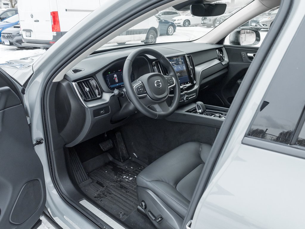 2025 Volvo XC60 B5 AWD Core Dark Theme 19 ALLOY WHEELS  VOLVO CPO-6