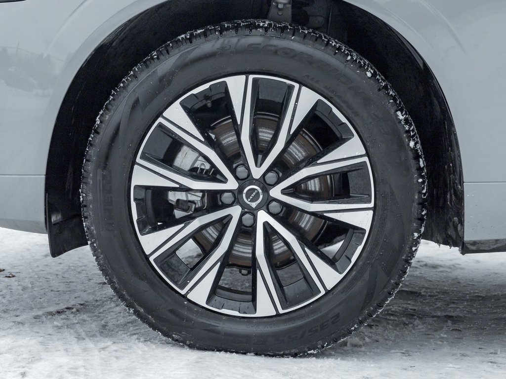2025 Volvo XC60 B5 AWD Core Dark Theme 19 ALLOY WHEELS  VOLVO CPO-3
