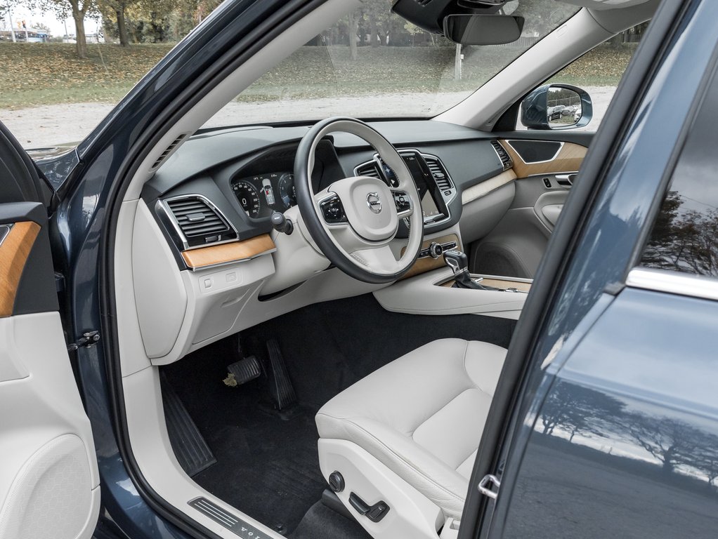2022 Volvo XC90 T6 AWD 7-Seater  HUD  21 ALLOY WHEELS  CPO-6